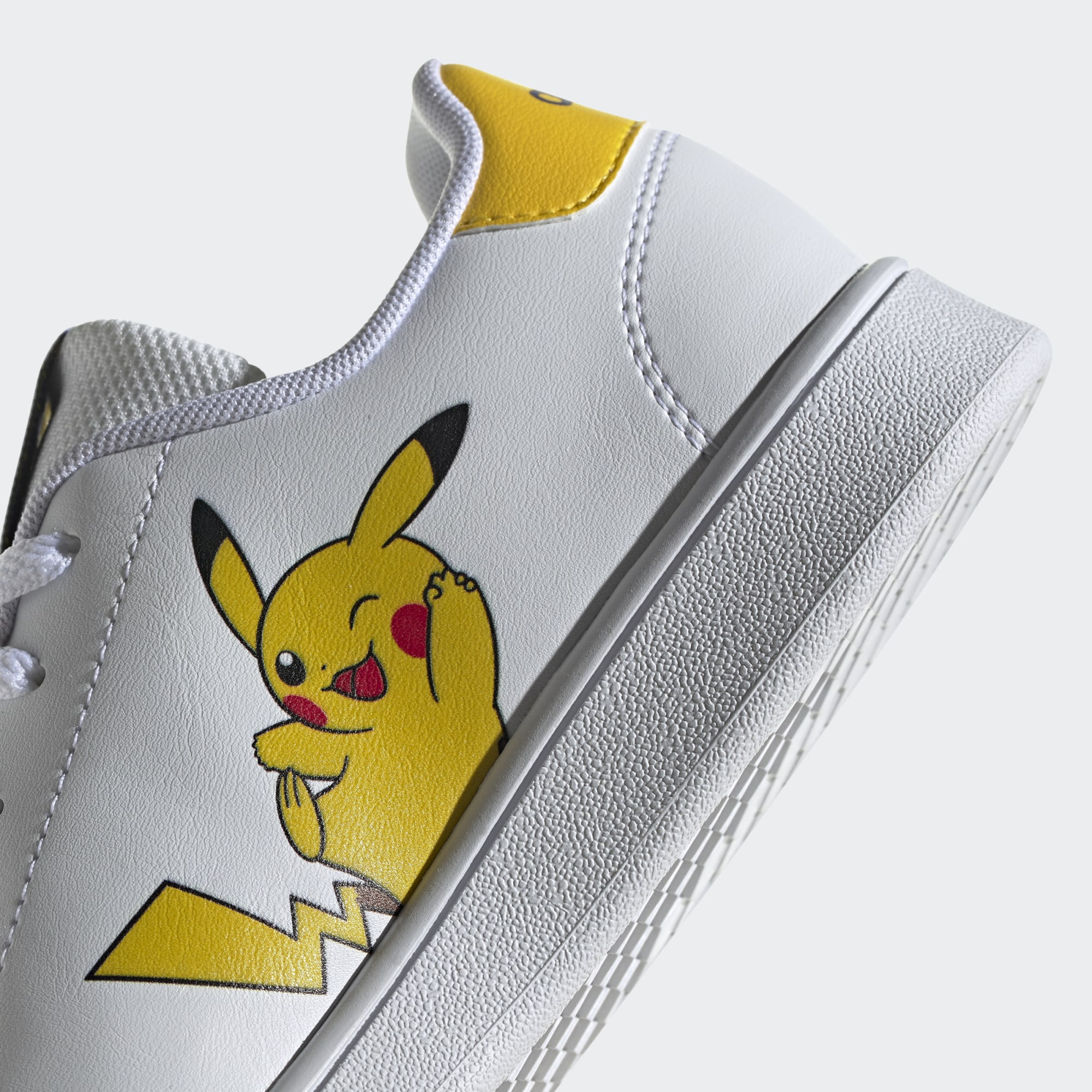 Adidas X Pok mon Pikachu l aise dans ses baskets En vente