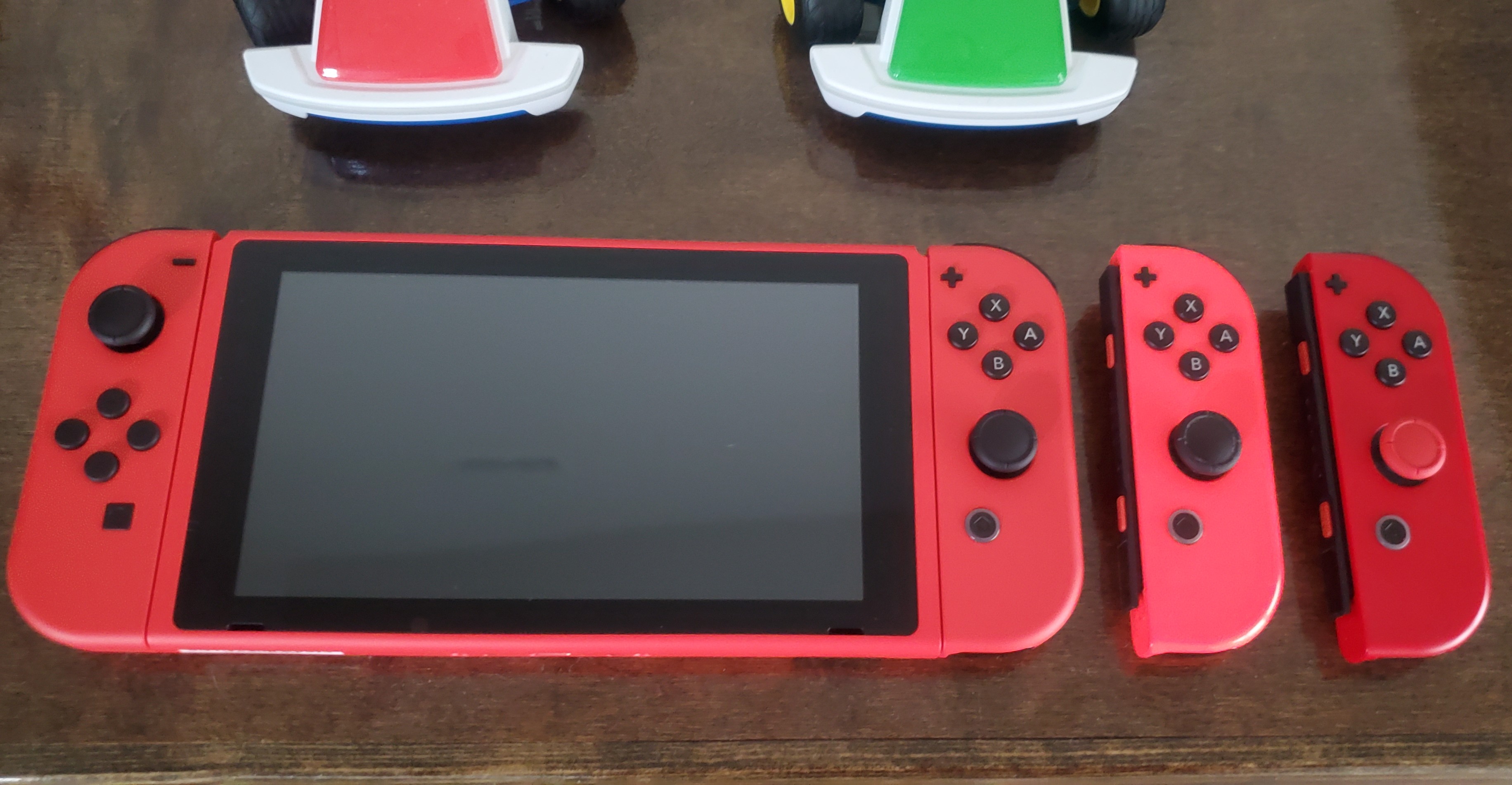 Comparaison des trois JoyCon rouges de la Nintendo Switch Nintendo Switch NintendoMaster