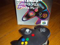 manette gris noir.